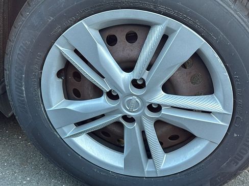 Used 2018 Nissan Kicks S image 4