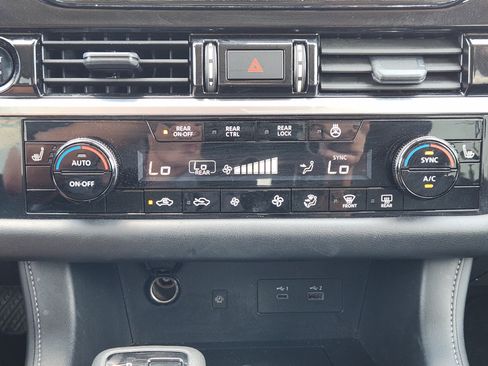 Used 2025 Nissan Pathfinder SL FWD image 19