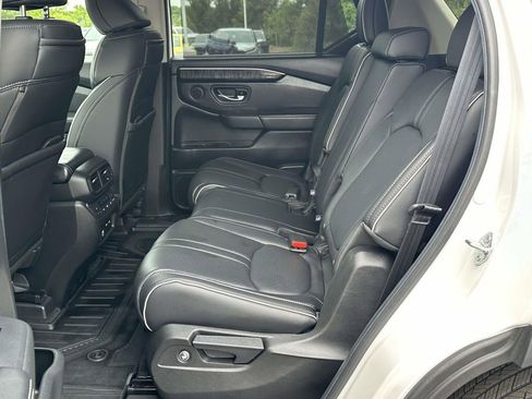 Used 2025 Honda Pilot Elite image 11