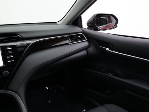 Used 2020 Toyota Camry LE FWD image 34