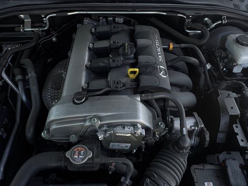 Used 2022 MAZDA MX-5 Miata RF Grand Touring RWD image 18