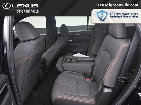 Used 2025 Honda Pilot Sport image 13