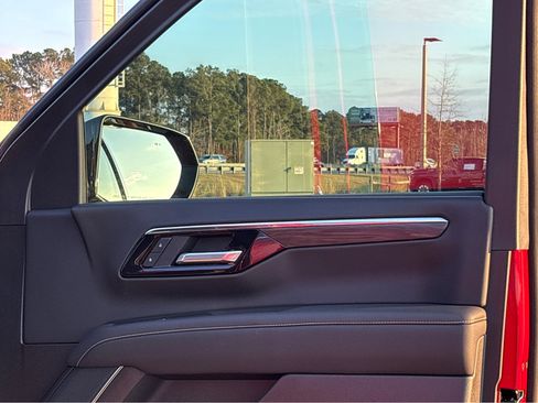 New 2025 Chevrolet Suburban Premier image 15