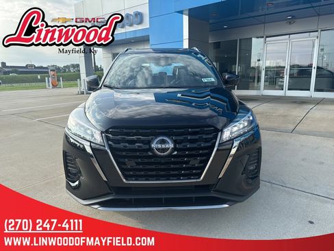 Used 2024 Nissan Kicks SR w/ SR Premium Package image 2