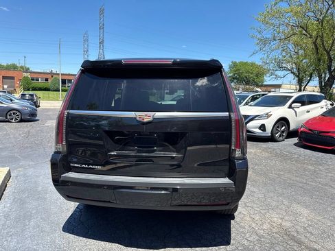 Used 2018 Cadillac Escalade Luxury AWD/4WD image 5