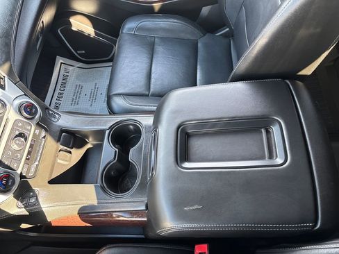 Used 2018 GMC Yukon XL SLT image 30