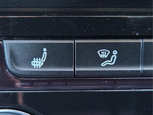 Used 2024 Volkswagen Taos SE image 22