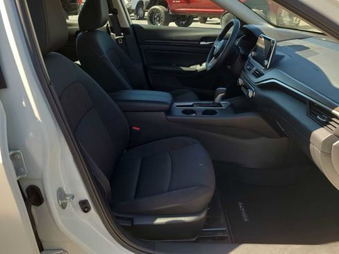 Used 2025 Nissan Altima 2.5 SV FWD image 22