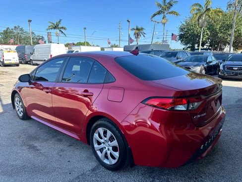 Used 2021 Toyota Corolla LE image 3