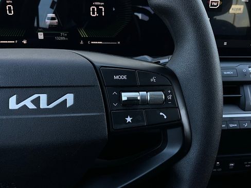 Used 2025 Kia K4 LXS image 35