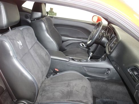 Used 2016 Dodge Challenger R/T Scat Pack w/ Leather Interior Group image 24