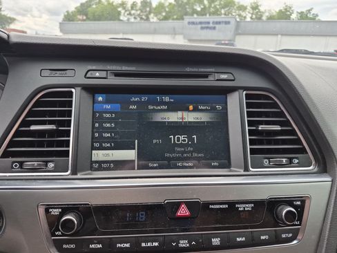 Used 2015 Hyundai Sonata Limited w/ Option Group 06 FWD image 28