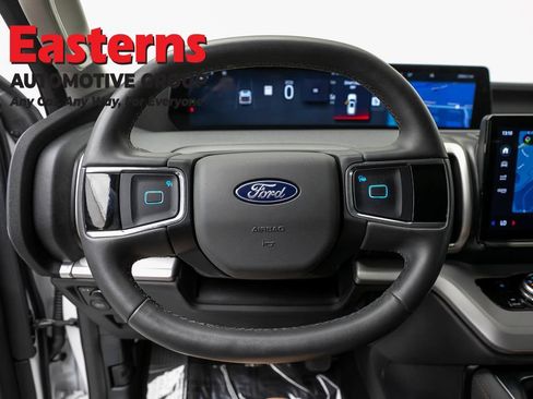 Used 2025 Ford Expedition Active AWD/4WD image 10