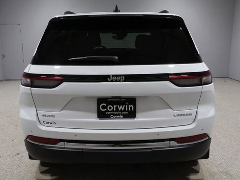 Used 2025 Jeep Grand Cherokee Laredo w/ Luxury Tech Group I image 3