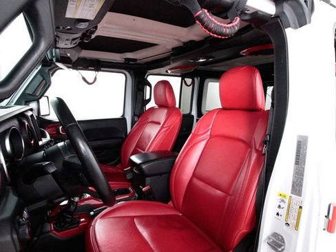 Used 2018 Jeep Wrangler Unlimited Sahara image 19