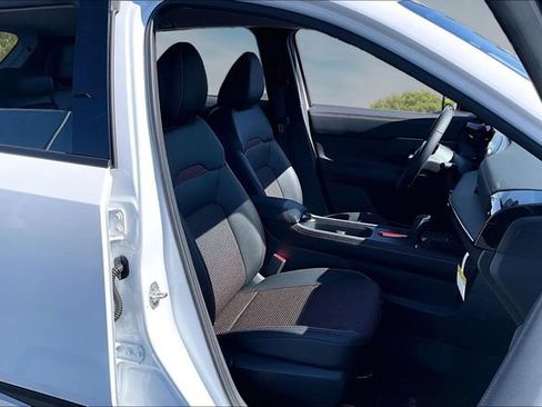 New 2026 Nissan Kicks SR w/ Cold Weather Package FWD image 11