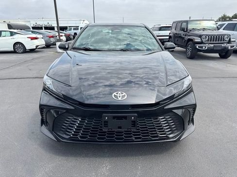 Used 2025 Toyota Camry SE FWD image 8