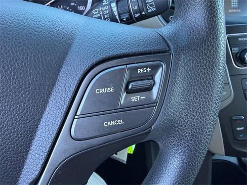 Used 2017 Hyundai Santa Fe SE image 18