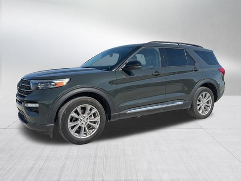 Used 2024 Ford Explorer XLT w/ Equipment Group 202A AWD/4WD image 1