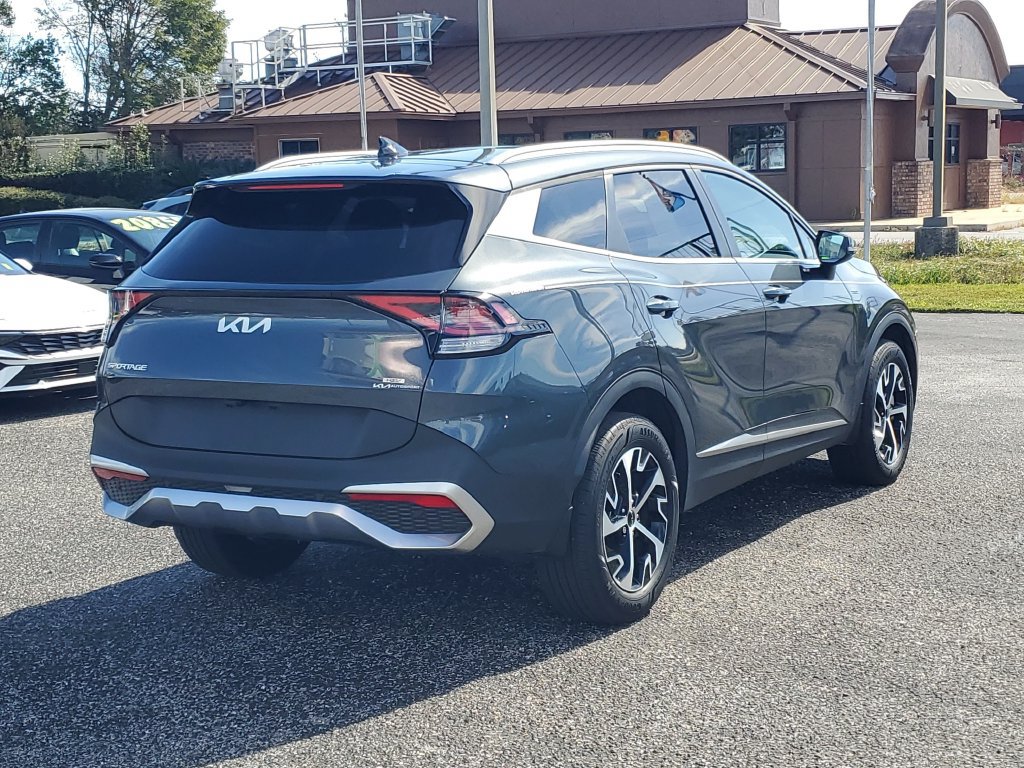Used 2025 Kia Sportage EX AWD/4WD image 4