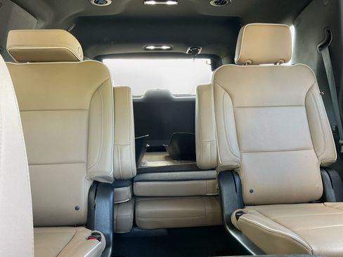 Used 2024 Chevrolet Tahoe Premier AWD/4WD image 12
