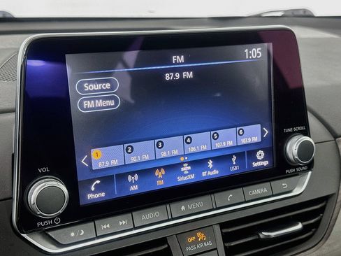 Used 2025 Nissan Altima 2.5 SV FWD image 19