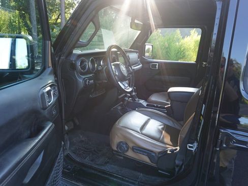 Used 2022 Jeep Wrangler Unlimited Sahara w/ Cold Weather Group AWD/4WD image 2