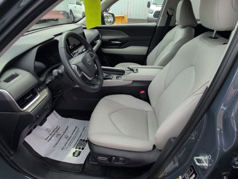 Used 2026 Toyota Grand Highlander XLE image 19