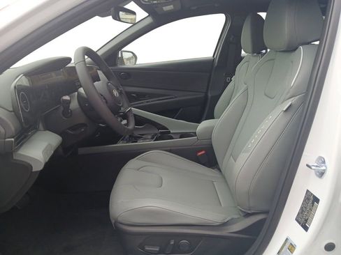 New 2025 Hyundai Elantra Limited FWD image 9