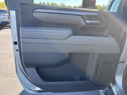 New 2025 Chevrolet Silverado 2500 ZR2 w/ Technology Package image 32