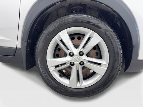 Used 2020 Nissan Kicks S FWD image 46