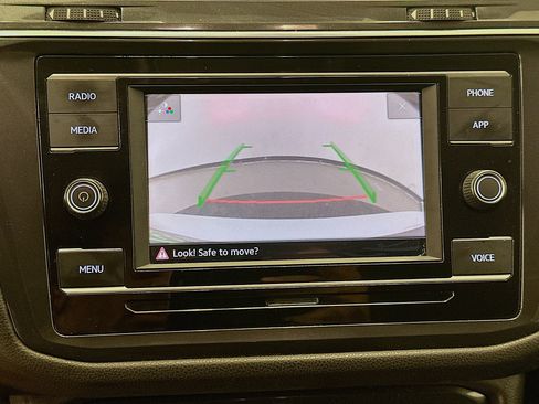 Used 2021 Volkswagen Tiguan S image 23