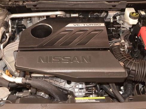 Used 2023 Nissan Rogue SL image 3