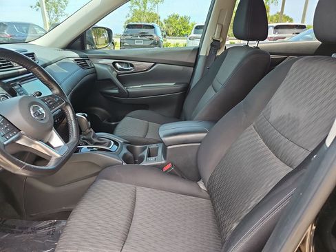 Used 2019 Nissan Rogue SV w/ Premium Package AWD/4WD image 16