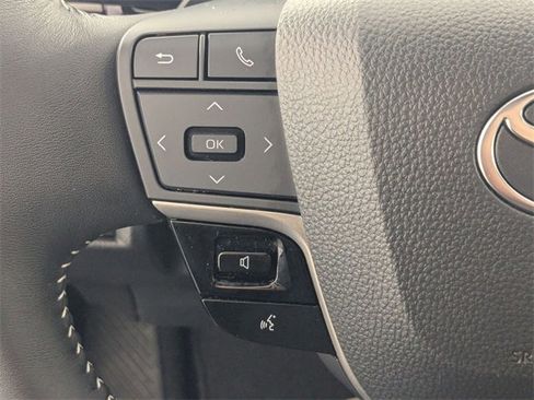 Used 2025 Toyota Camry SE image 15