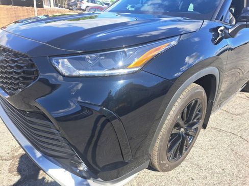 Used 2024 Toyota Highlander XSE FWD image 25