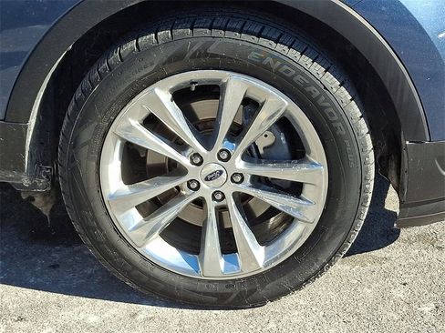 Used 2019 Ford Explorer XLT w/ Equipment Group 202A image 8