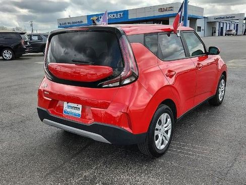 Used 2023 Kia Soul LX image 4