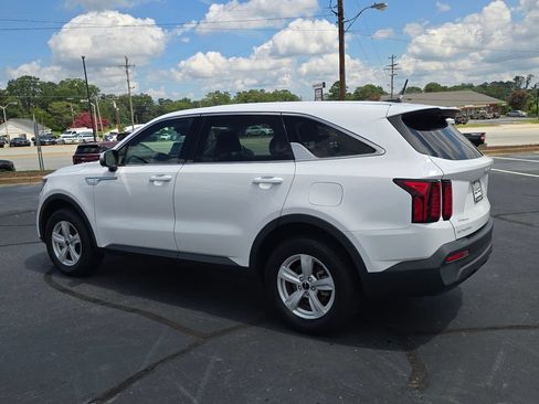 Used 2023 Kia Sorento LX AWD/4WD image 5