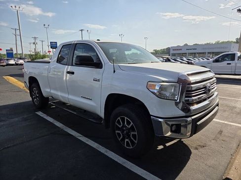 Used 2016 Toyota Tundra SR5 w/ SR5 Upgrade Package RWD image 2