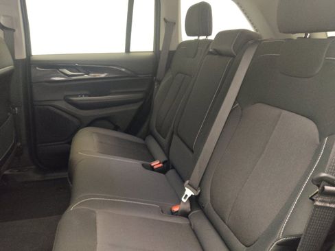 Used 2023 Jeep Grand Cherokee Laredo RWD image 18