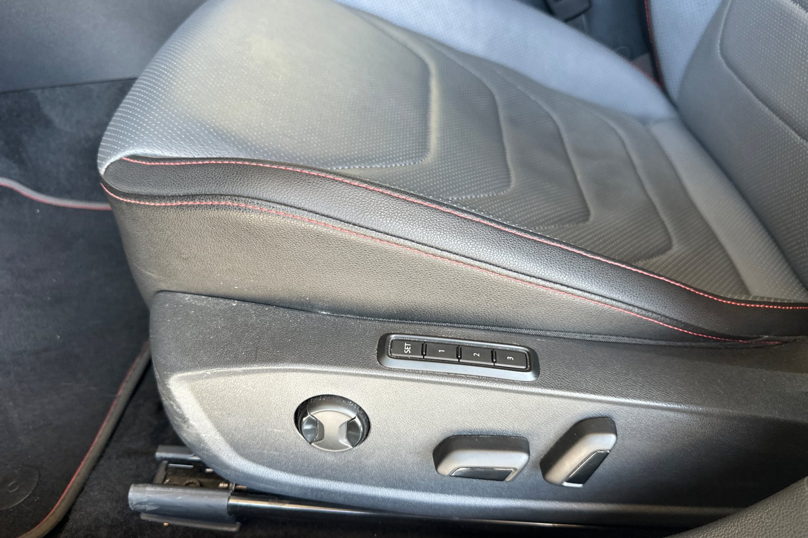 Used 2025 Volkswagen Jetta GLI Autobahn FWD image 13