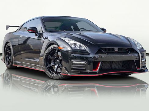 Used 2018 Nissan GT-R NISMO image 51