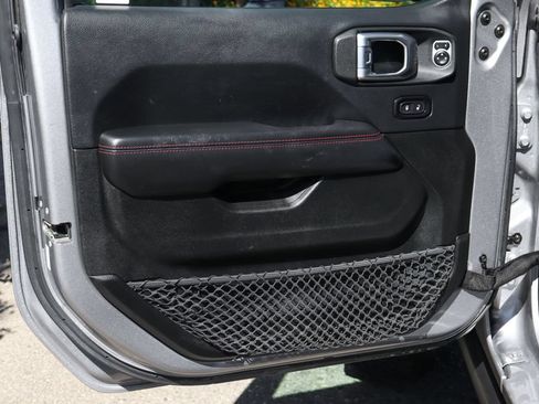 Used 2018 Jeep Wrangler Unlimited Rubicon w/ LED Lighting Group AWD/4WD image 17