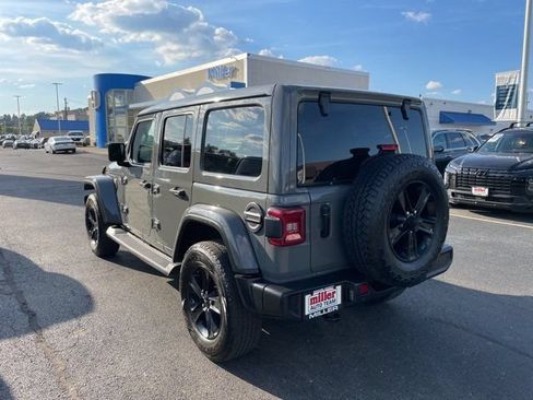Used 2021 Jeep Wrangler Unlimited Sahara AWD/4WD image 4