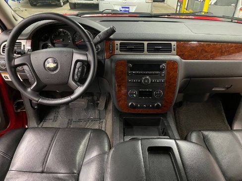 Used 2010 Chevrolet Suburban 2500 LT w/ Snow Plow Prep Package AWD/4WD image 20