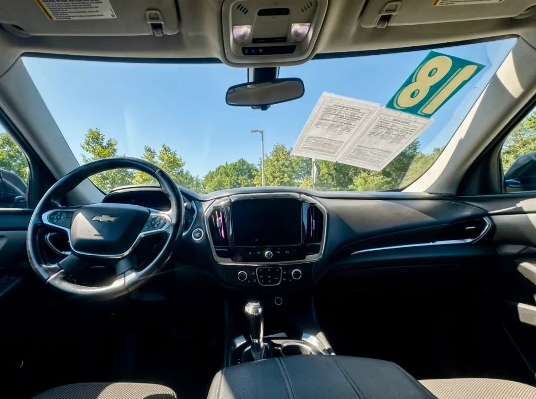 Used 2018 Chevrolet Traverse LT FWD image 11
