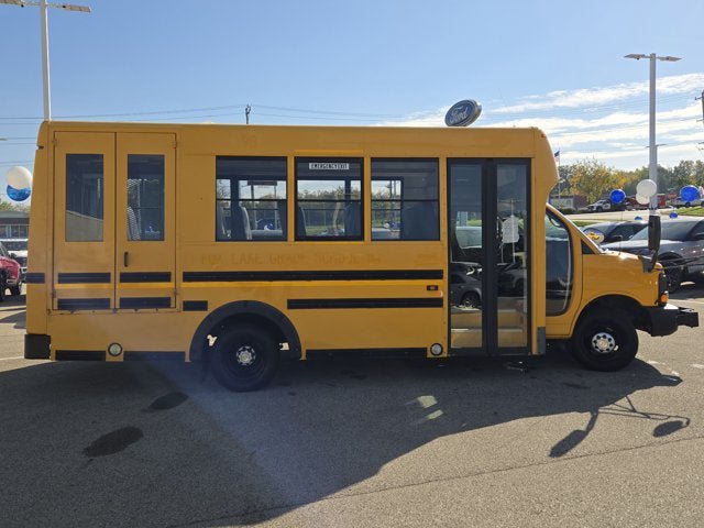 Used 2014 Chevrolet Express 4500 RWD image 4