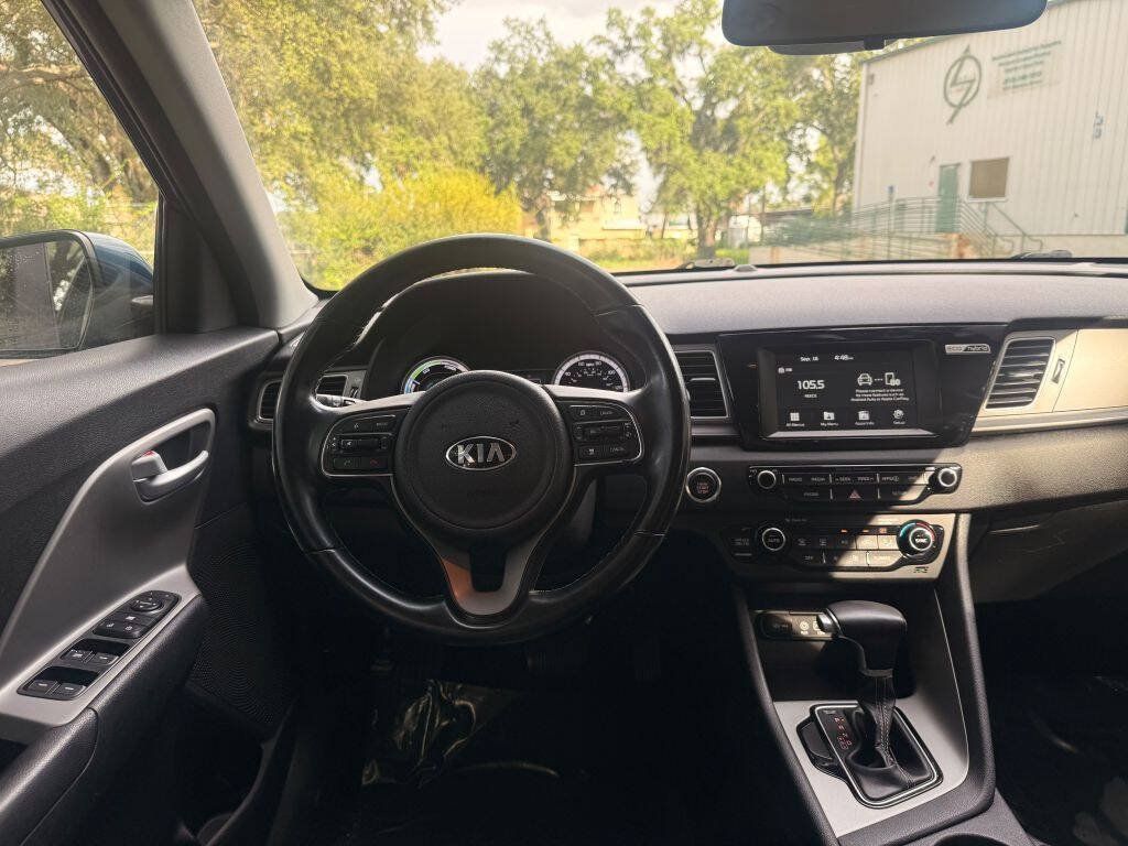 Used 2018 Kia Niro LX FWD image 13