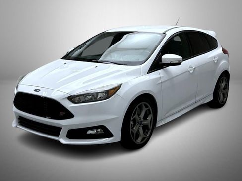 Used 2017 Ford Focus ST FWD image 1